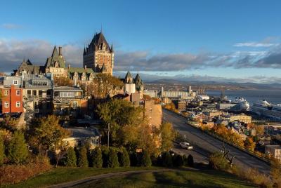 Descubra la ciudad de Quebec con un recorrido privado a pie por u