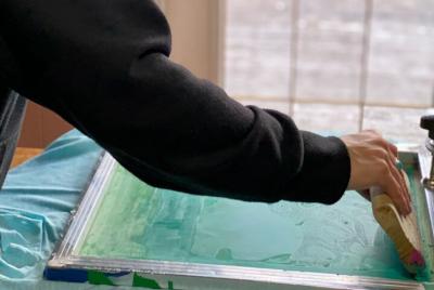 Experiencia de impresión de camisetas personalizadas en Port Albe