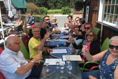 Tour de vino y comida para grupos pequeños al valle de Cowichan