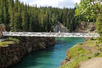 Descubra Miles Canyon con un recorrido por la naturaleza con audi