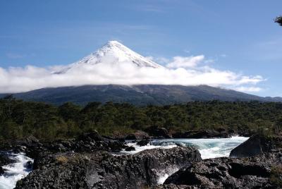 Excursión de un día a las cataratas del Petrohué, el volcán Osorno y Puerto Varas Excursión de un día a las cataratas del Petrohué, el volcán Osorno y Puerto Varas