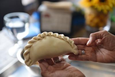 Empanada haciendo clase (¡desde cero!) En casa de playa en Puerto Empanada haciendo clase (¡desde cero!) En casa de playa en Puerto