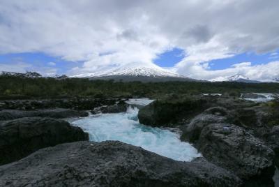 El volcán Osorno y los Saltos de Petrohué El volcán Osorno y los Saltos de Petrohué