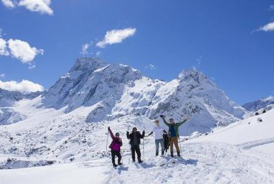 Excursión de senderismo con raquetas de nieve para grupos pequeño