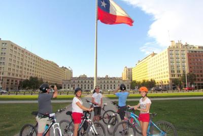 Excursión cultural en bicicleta por el centro de Santiago Excursión cultural en bicicleta por el centro de Santiago