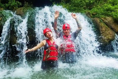 Aventura de exploración de cuevas en Puerto Rico, senderismo y bo