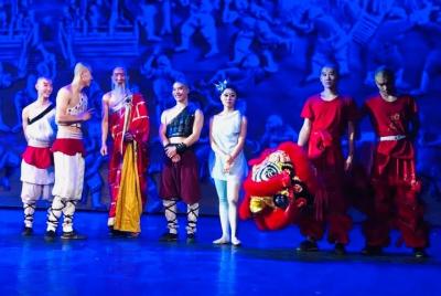 Tour privado por la noche al espectáculo de Kung Fu del teatro ro