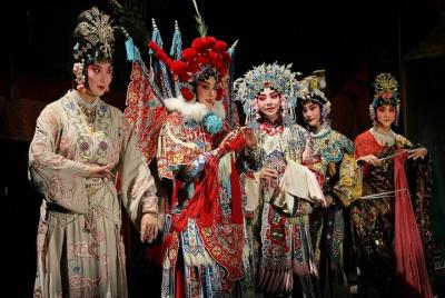 Beijing de noche: Ópera china de Pekín en el teatro Liyuan con tr