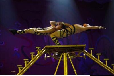 Espectáculo acrobático del teatro Chaoyang de Beijing con servici
