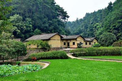 Tren bala a la gira de Shaoshan por el presidente Mao's Village
