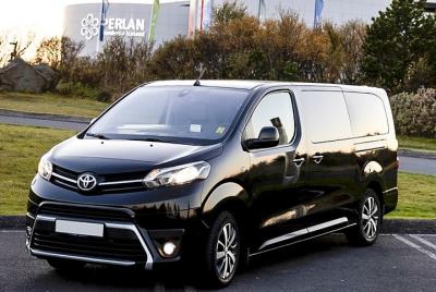 Traslado privado de salida desde el Aeropuerto Internacional de R