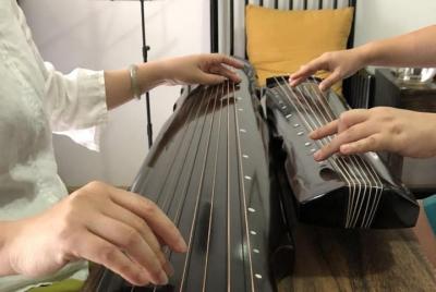 Aprende a tocar Guqin, el instrumento musical tradicional chino
