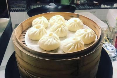 Clase de cocina de bollo chino de medio día con visita al mercado