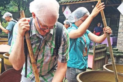 Excursión privada exclusiva del día a la cocina picante de Sichua