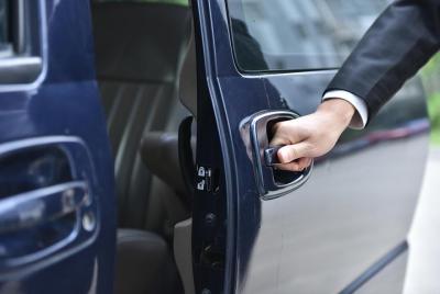 Traslado privado de salida: hotel a estaciones de tren de Chengdu