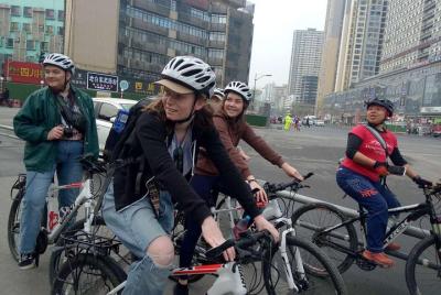 Tour privado de ciclismo guiado en Chengdu