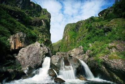 Excursión privada a pie y senderismo a la montaña Cangshan desde  Excursión privada a pie y senderismo a la montaña Cangshan desde