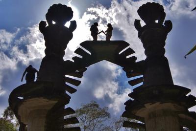 Visita al jardín surrealista en Xilitla y sótano de las Huahuas Visita al jardín surrealista en Xilitla y sótano de las Huahuas
