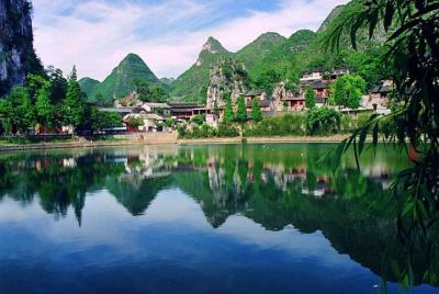 Excursión de un día a la cueva de Longgong y las cataratas de agu