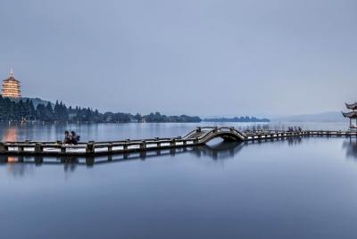 Excursión privada de un día a Hangzhou en limusina desde Shanghai
