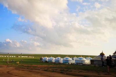 Tour privado de día completo a los pastizales de Huitengxile desd