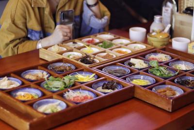 Wet Market + Tour de restaurante de fideos de arroz vegano Tour d
