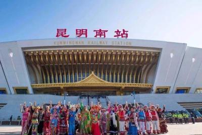 Traslado privado de llegada a la estación de tren de Kunming a ho