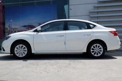 Traslado privado desde el aeropuerto de Kunming hasta el hotel.