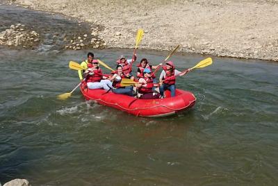 Experiencia de rafting en aguas bravas de La Bocana: dificultad b