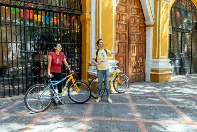 La belleza de Coyoacán en bicicleta Tour privado con un local