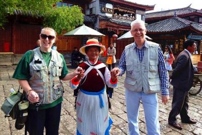 Tour privado de medio día: casco antiguo de Lijiang y parque Black Dragon Pond Tour privado de medio día: casco antiguo de Lijiang y parque Black Dragon Pond