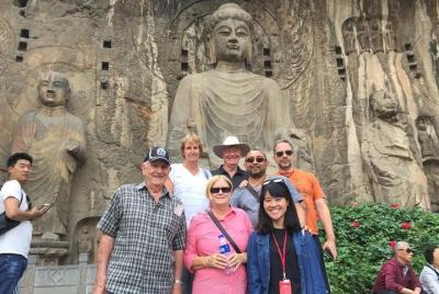 Mini grupo: visita guiada a pie por las grutas de Luoyang Longmen Mini grupo: visita guiada a pie por las grutas de Luoyang Longmen