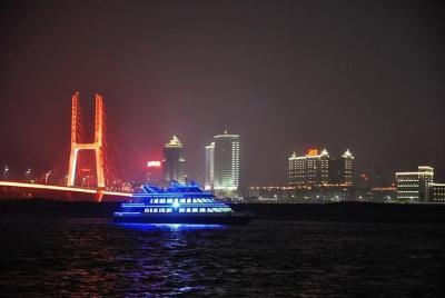 Tour de crucero por la noche en el río Nanchang con experiencia e