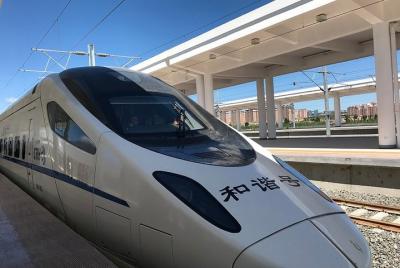 Traslado privado de llegada: estación de tren de Qingdao al hotel