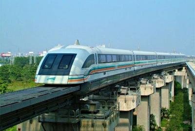 Traslado privado desde la estación de tren de Shanghai Maglev al  Traslado privado desde la estación de tren de Shanghai Maglev al