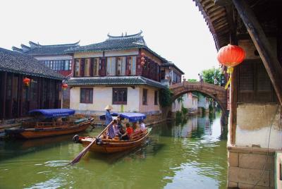 Excursión autoguiada de Zhouzhuang y Tongli desde Suzhou con opci