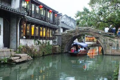 Traslado privado de Suzhou a la ciudad de agua de Zhouzhuang con 