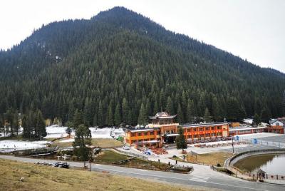 Tour privado de un día a Nanshan Pasture y Tianshan Grand Canyon