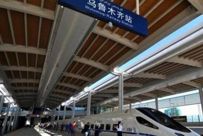 Traslado privado de la estación de tren de Urumqi desde los hotel