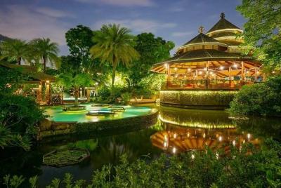 Traslado privado entre Riyue Gu Hotspring Resort y la ciudad de X