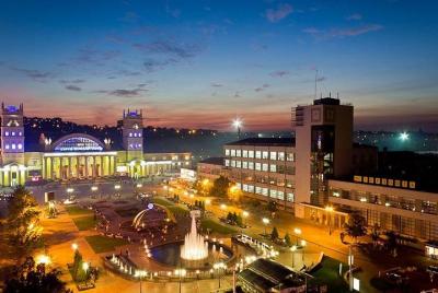 Recorrido por la ciudad de Kharkiv en coche. Tour privado