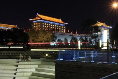 Tour nocturno de Xi Tour nocturno de Xi'an: Plaza South Gate, Plaza de la Fuente Show