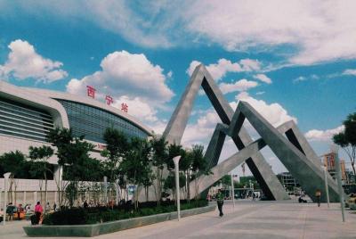 Traslado de salida de la estación de tren privado de Xining desde