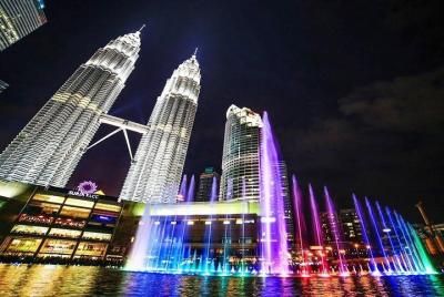 KLCC Lago de la Sinfonía y el tour del río de la vida