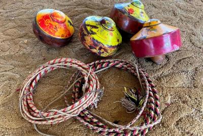 Juega Gasing, juego tradicional malayo en Kapar