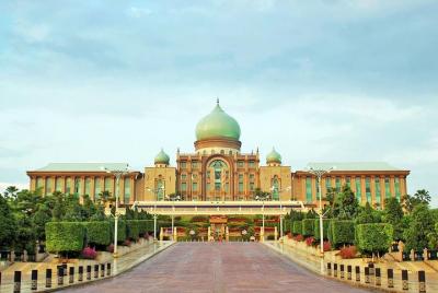 Tour privado de escala desde el aeropuerto: lo mejor de Putrajaya