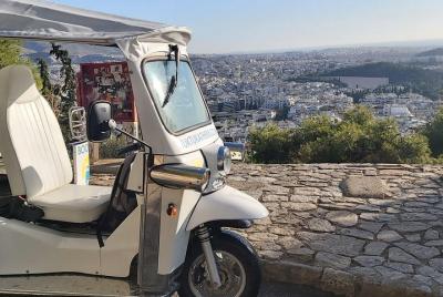 Atenas en el centro turístico de la ciudad de Tuk Tuk eléctrico: 
