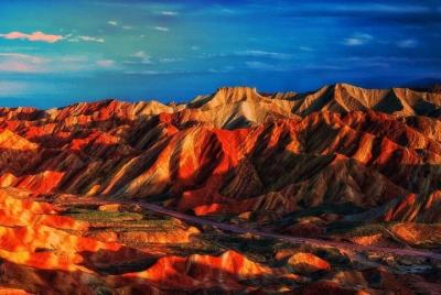 Tour privado al atardecer del Geoparque Zhangye Danxia con cena