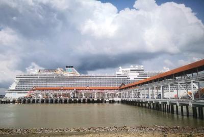 Recorrido en crucero por Kuala Lumpur: cuevas de Batu y turismo c
