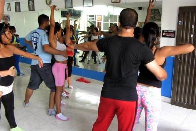 Vive la clase de baile de salsa en Cali